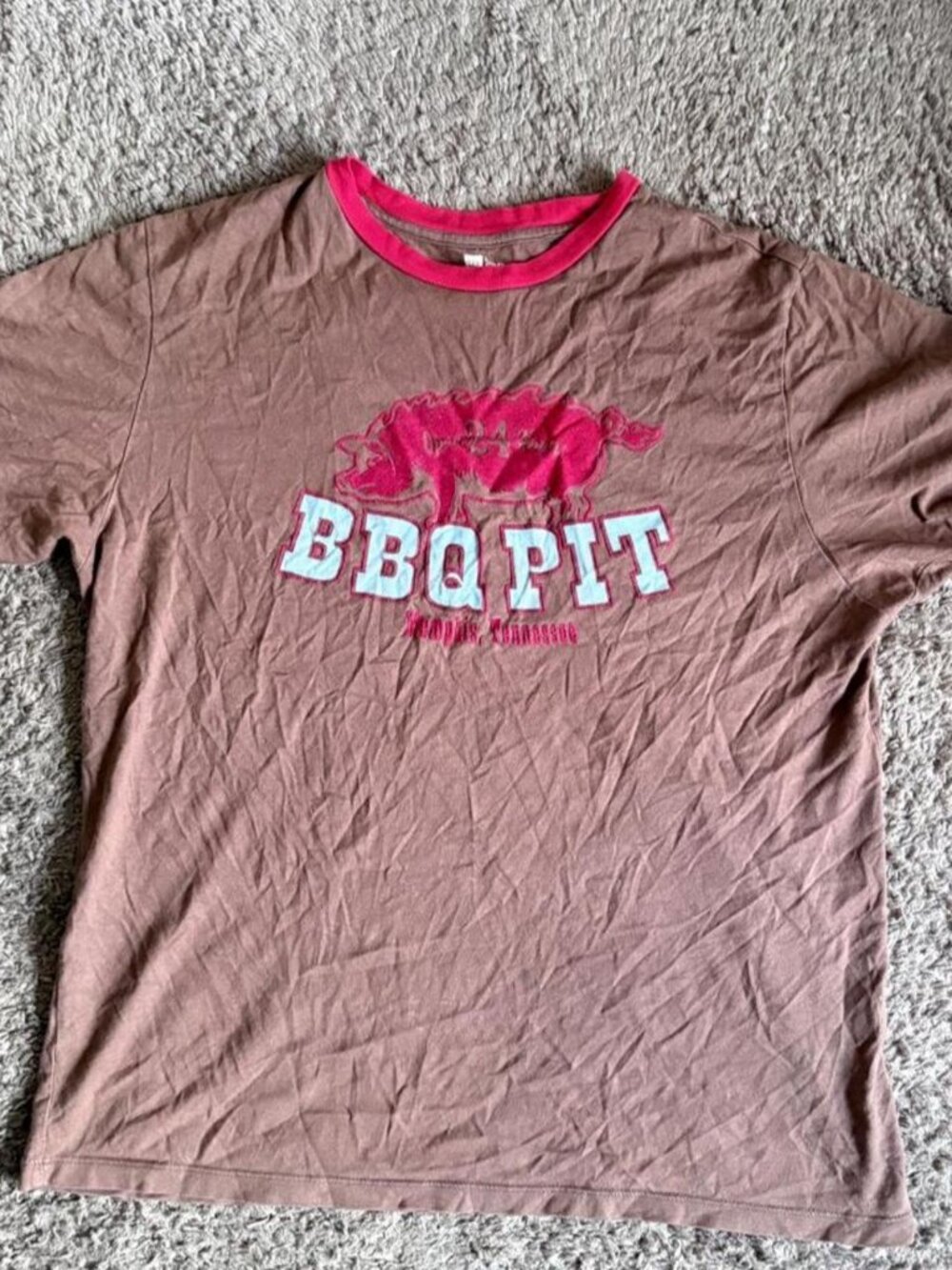 Gap Arkansas BBQ Pit Tee Men's L Brown Red